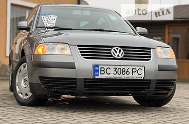 Седан Volkswagen Passat 2003 в Самборе