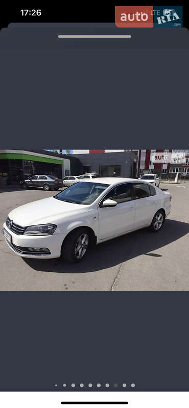Седан Volkswagen Passat 2012 в Киеве