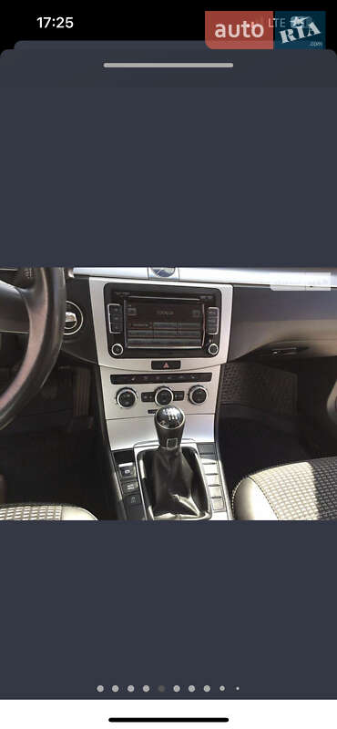 Седан Volkswagen Passat 2012 в Киеве