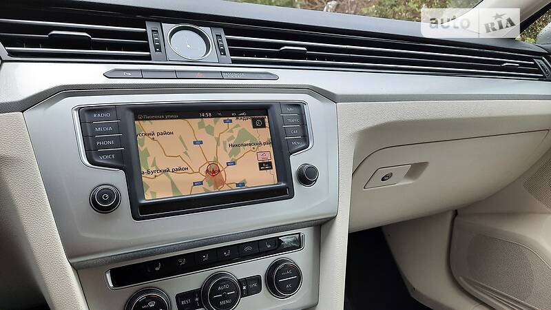 Седан Volkswagen Passat 2015 в Львові