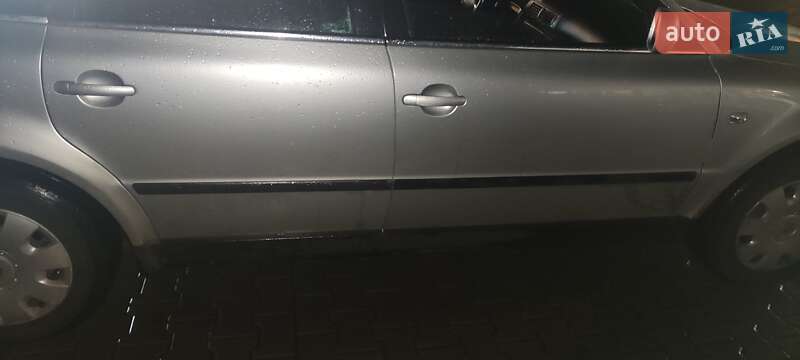 Седан Volkswagen Passat 2003 в Днепре