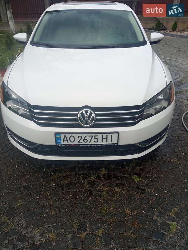 Седан Volkswagen Passat 2012 в Іршаві