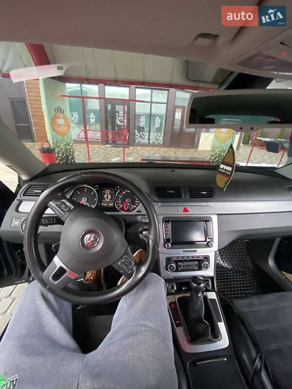 Універсал Volkswagen Passat 2010 в Надвірній