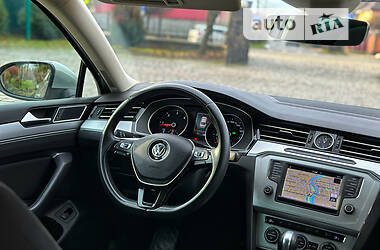 Седан Volkswagen Passat 2015 в Мукачевому