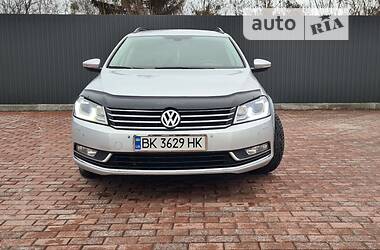 Універсал Volkswagen Passat 2011 в Сарнах