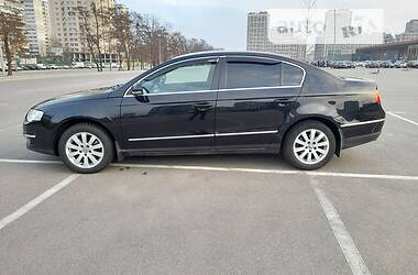 Седан Volkswagen Passat 2010 в Ирпене