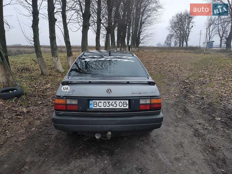 Седан Volkswagen Passat 1991 в Львові