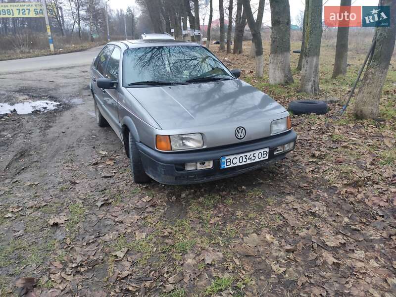 Седан Volkswagen Passat 1991 в Львові
