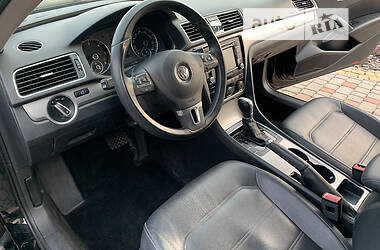 Седан Volkswagen Passat 2014 в Львове