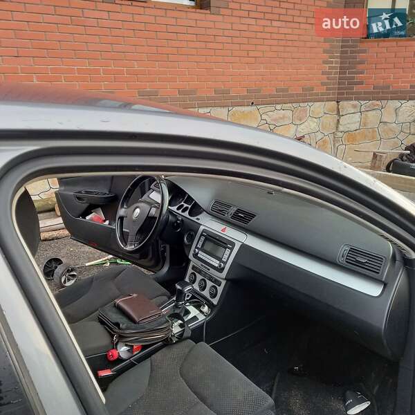 Седан Volkswagen Passat 2008 в Рокитному