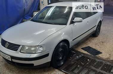 Седан Volkswagen Passat 1999 в Харькове