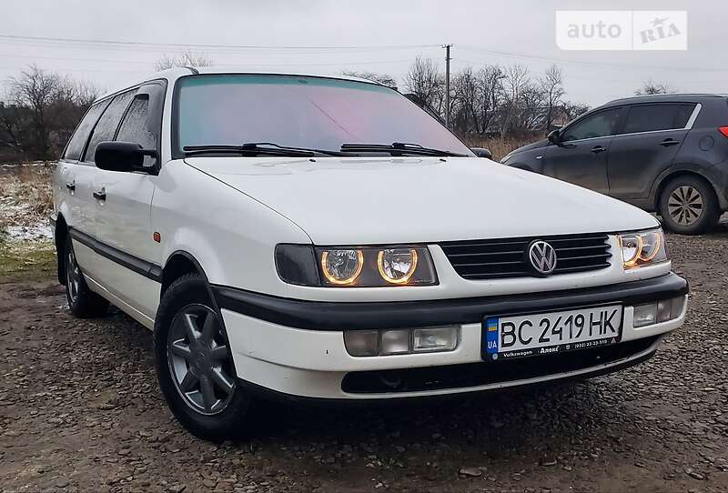 Универсал Volkswagen Passat 1994 в Городке