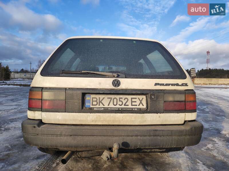Універсал Volkswagen Passat 1992 в Вараші