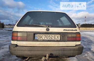 Универсал Volkswagen Passat 1992 в Вараше