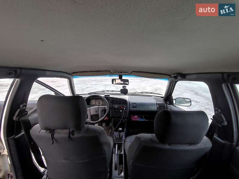 Універсал Volkswagen Passat 1992 в Вараші