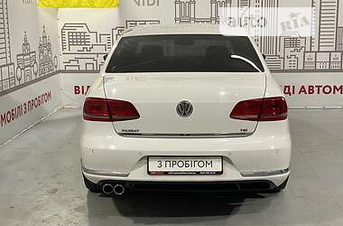 Седан Volkswagen Passat 2012 в Киеве