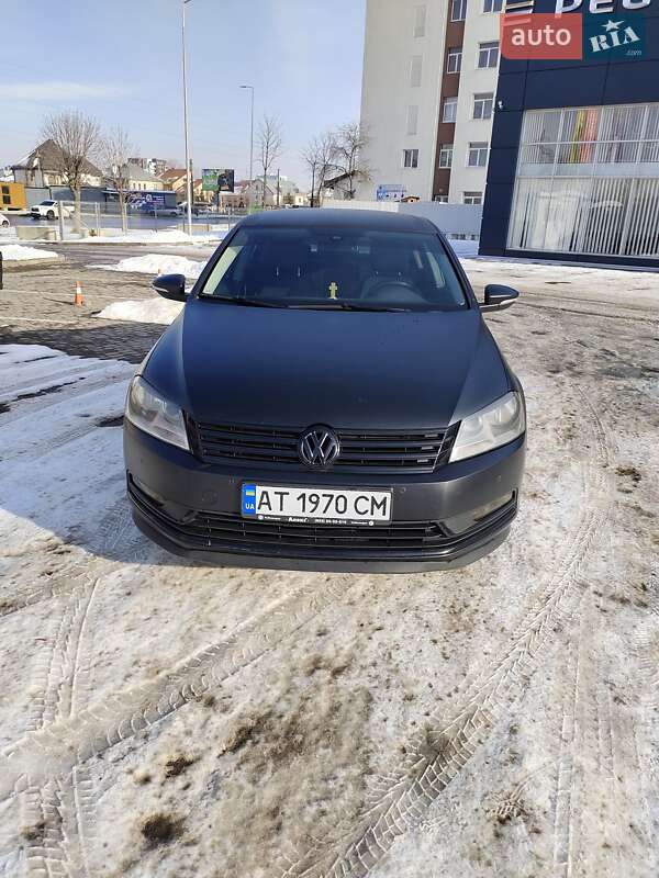 Седан Volkswagen Passat 2011 в Ивано-Франковске