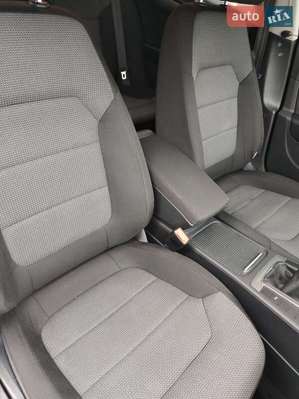 Седан Volkswagen Passat 2011 в Ивано-Франковске
