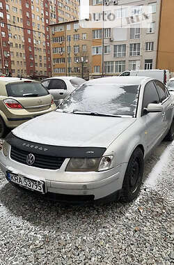 Седан Volkswagen Passat 2000 в Харкові