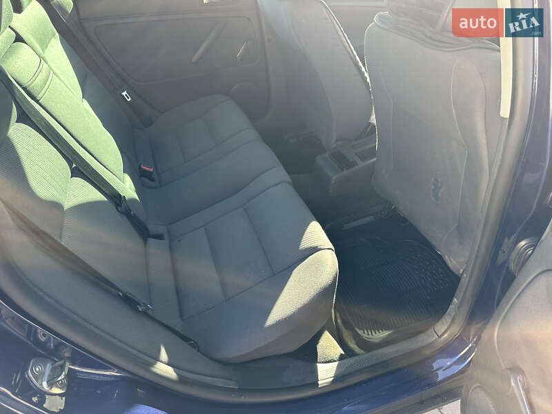 Універсал Volkswagen Passat 2004 в Калинівці