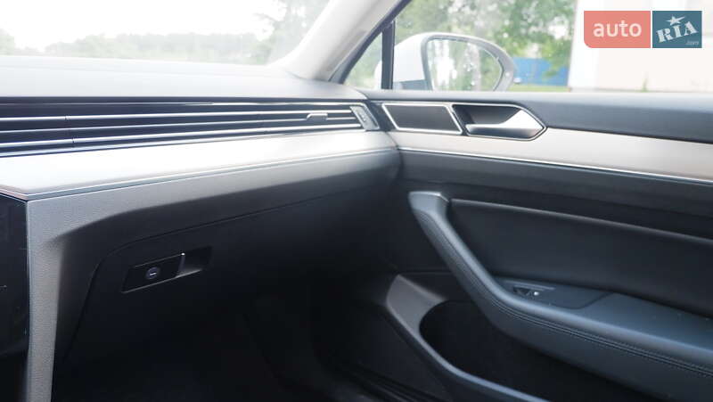 Універсал Volkswagen Passat 2015 в Києві