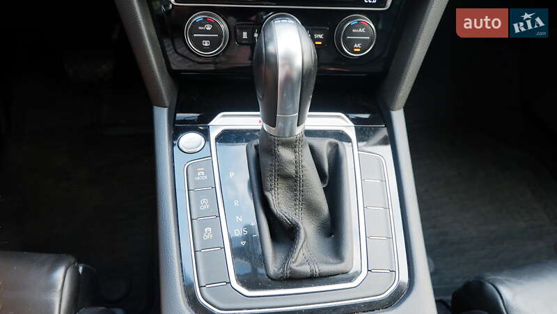 Універсал Volkswagen Passat 2015 в Києві