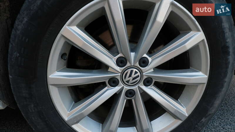 Універсал Volkswagen Passat 2015 в Києві