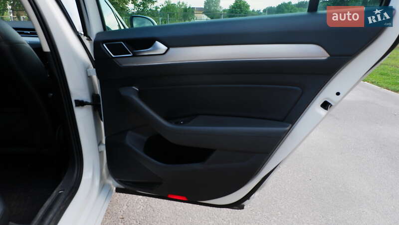 Універсал Volkswagen Passat 2015 в Києві