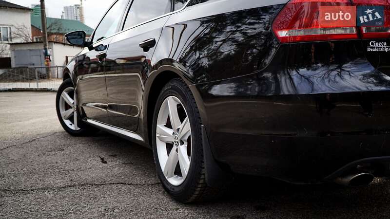 Седан Volkswagen Passat 2012 в Києві
