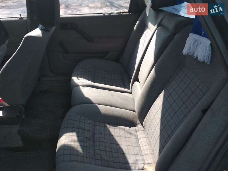 Седан Volkswagen Passat 1993 в Тараще фото 4 Седан Volkswagen Passat 1993 в Тараще
