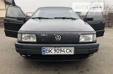 Седан Volkswagen Passat 1991 в Сарнах
