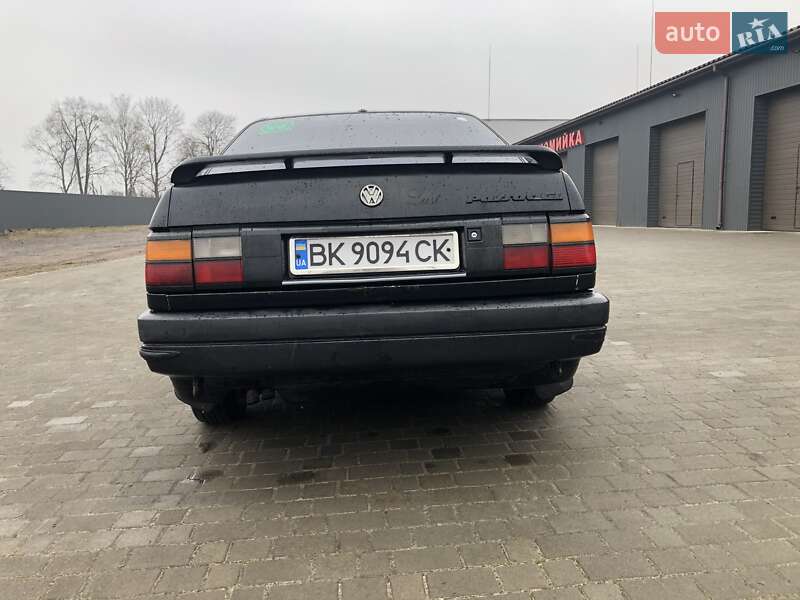 Седан Volkswagen Passat 1991 в Сарнах