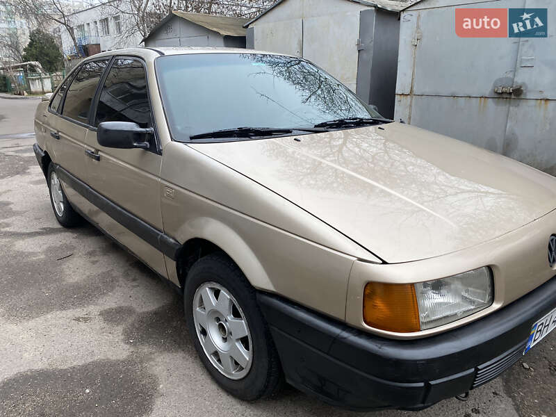 Седан Volkswagen Passat 1989 в Одессе