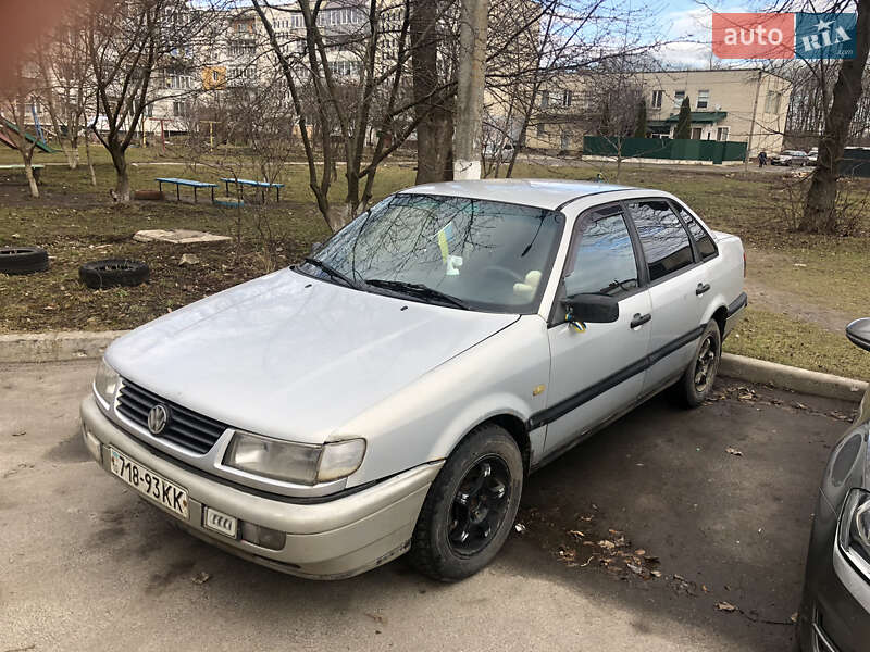 Седан Volkswagen Passat 1995 в Староконстантинове