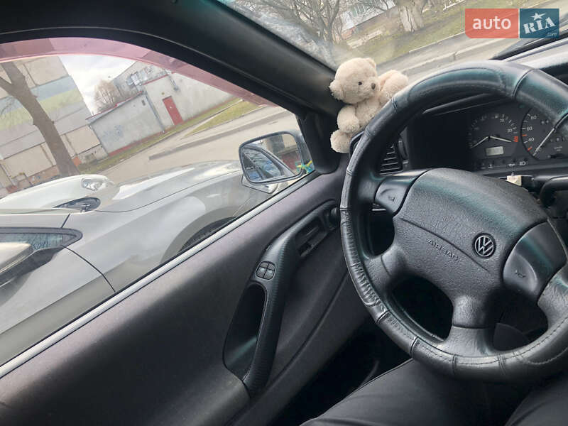 Седан Volkswagen Passat 1995 в Староконстантинове