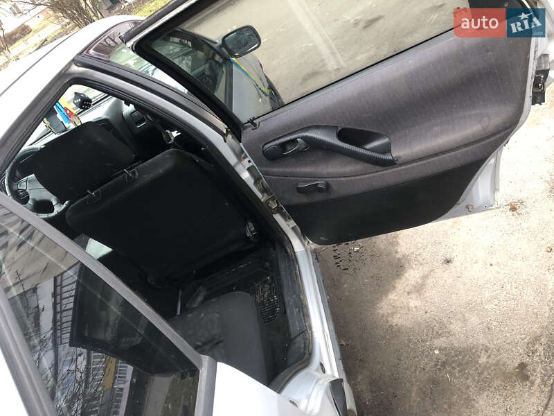Седан Volkswagen Passat 1995 в Староконстантинове