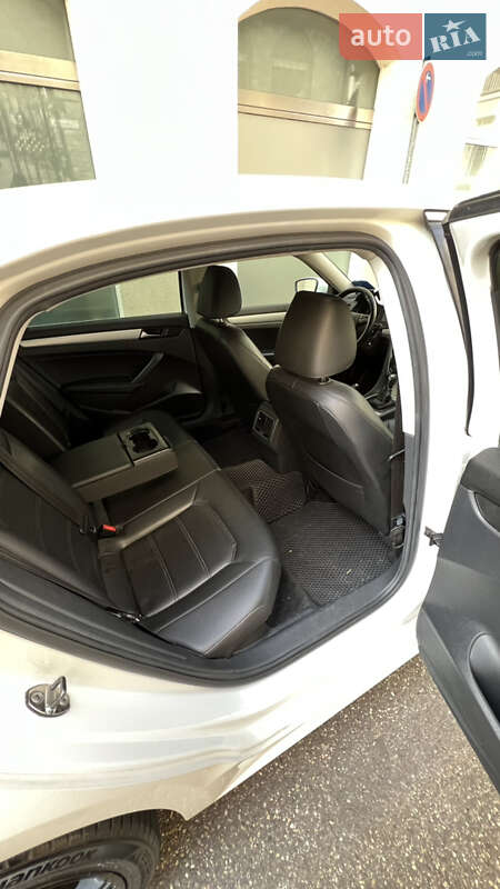 Седан Volkswagen Passat 2012 в Киеве фото 3 Седан Volkswagen Passat 2012 в Киеве