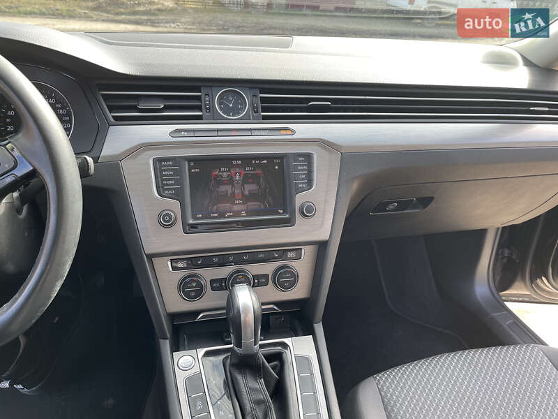 Універсал Volkswagen Passat 2016 в Вінниці