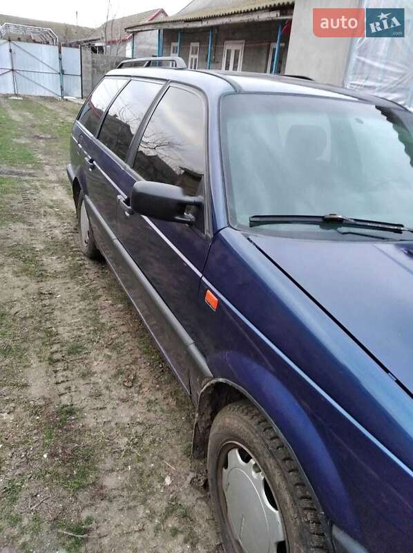Універсал Volkswagen Passat 1988 в Сараті