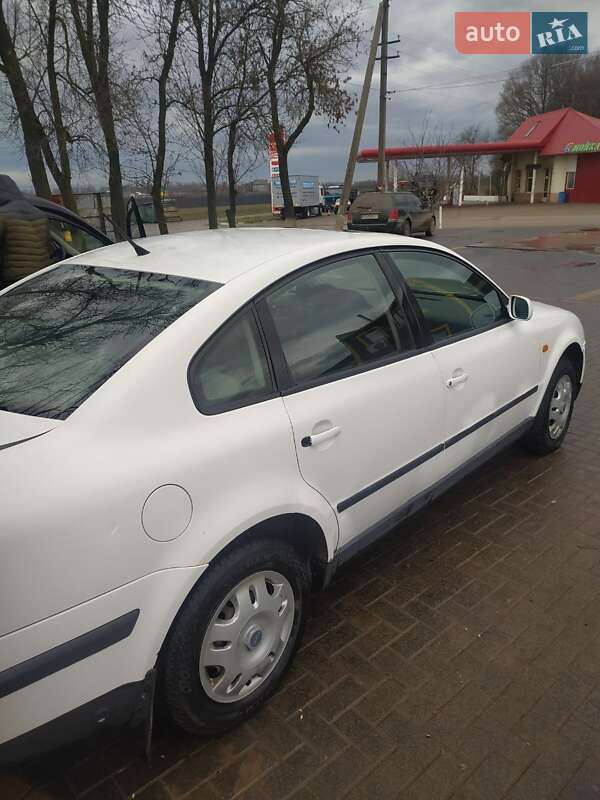 Седан Volkswagen Passat 1998 в Харькове