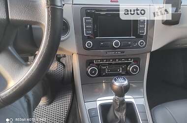 Універсал Volkswagen Passat 2010 в 