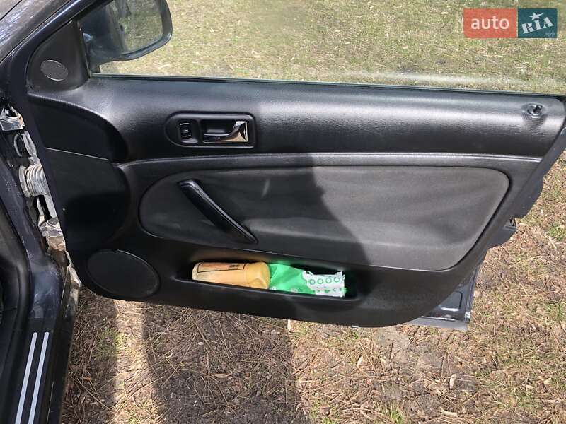 Универсал Volkswagen Passat 2001 в Сарнах