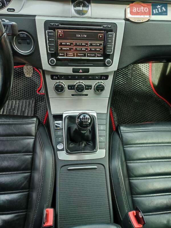 Універсал Volkswagen Passat 2012 в Збаражі