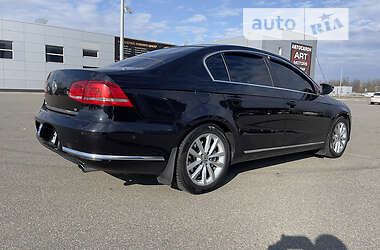 Седан Volkswagen Passat 2012 в Киеве