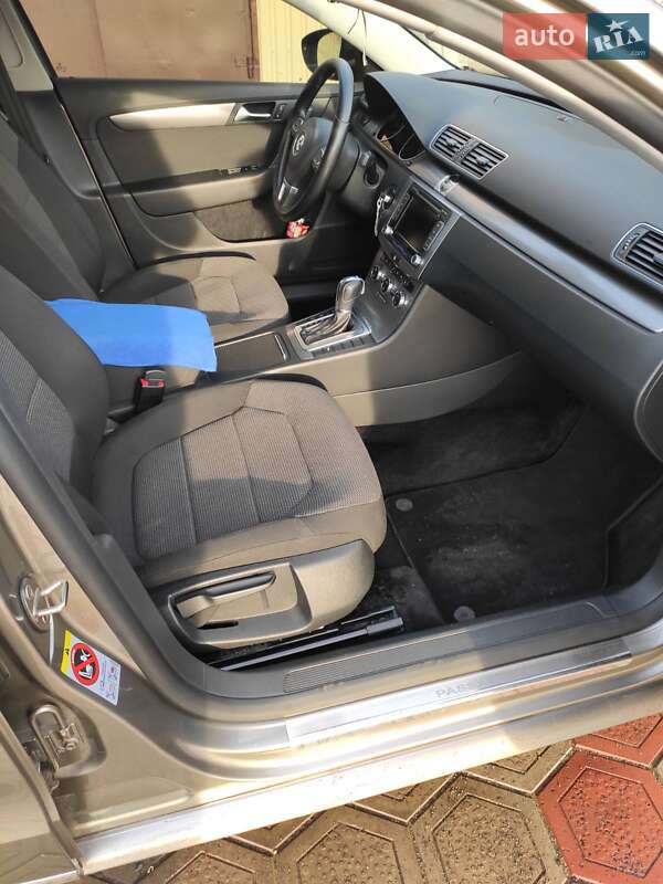 Седан Volkswagen Passat 2012 в Тернополі