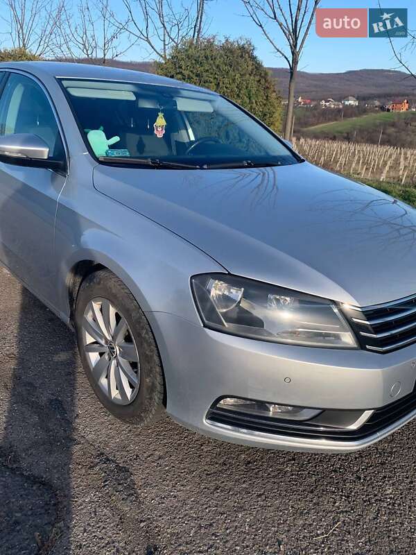 Седан Volkswagen Passat 2011 в Мукачево
