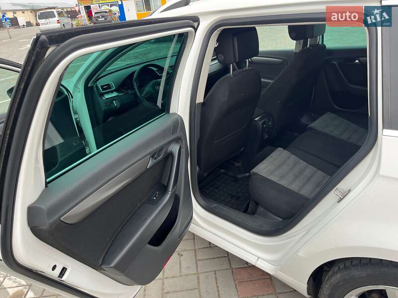 Універсал Volkswagen Passat 2012 в Житомирі