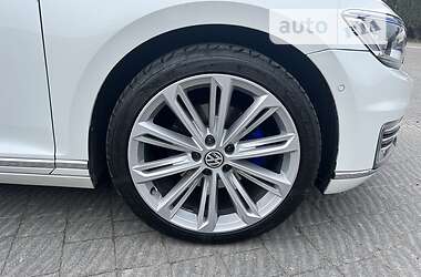 Седан Volkswagen Passat 2015 в 
