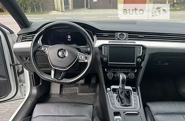 Седан Volkswagen Passat 2015 в 