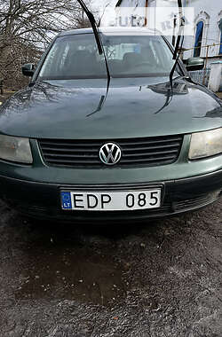 Седан Volkswagen Passat 2000 в Харкові